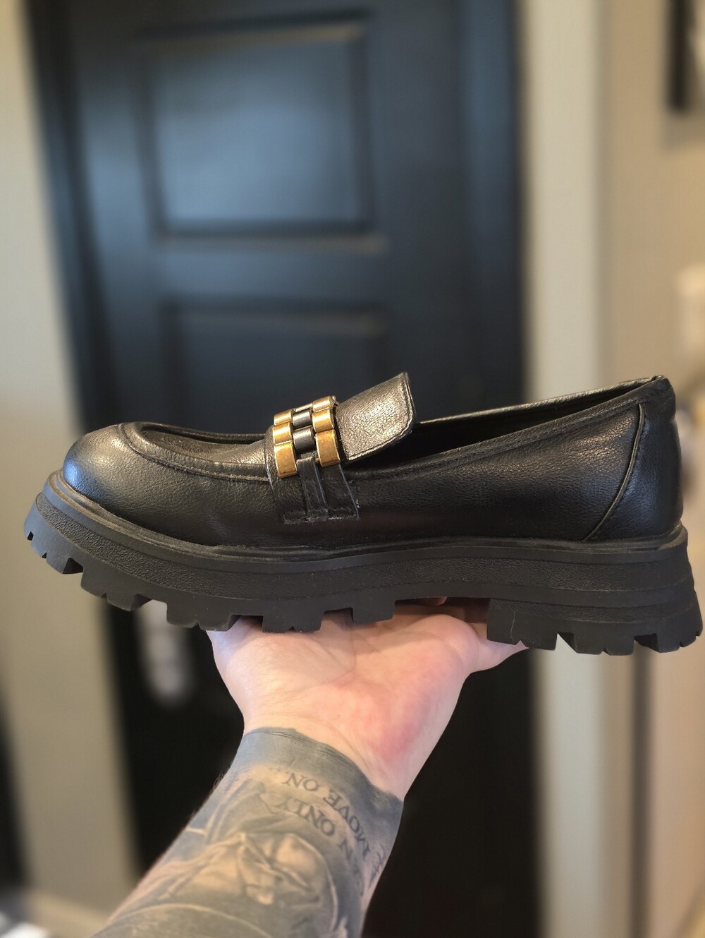 NWOT MIA Gabina Black Leather Chunky Loafer with Gold Chain Accent Shoes Size 7 - Picture 5 of 7